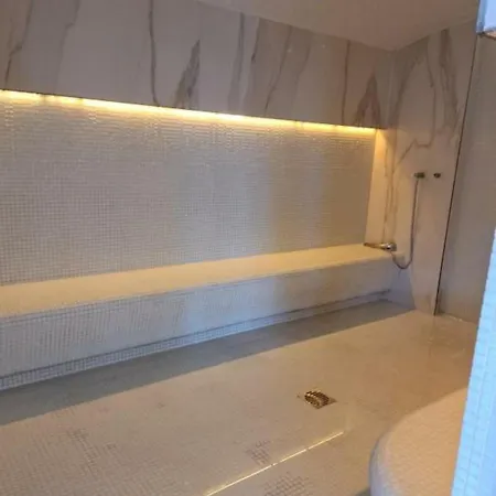 Alezzy Family Studio Apartment *